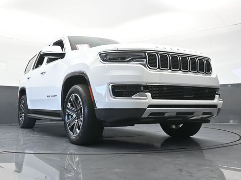 Used 2022 Jeep Wagoneer Series III RWD image 68