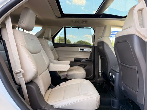 Used 2020 Ford Explorer Platinum w/ Premium Technology Package AWD/4WD image 26
