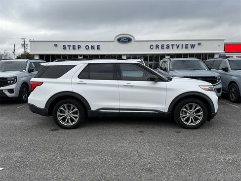 Used 2021 Ford Explorer XLT w/ Equipment Group 202A image 4