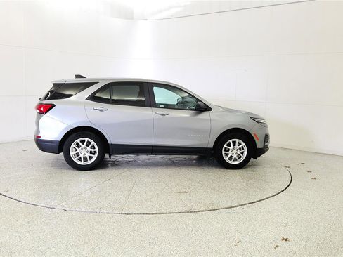 Used 2024 Chevrolet Equinox LS w/ LS Convenience Package FWD image 8