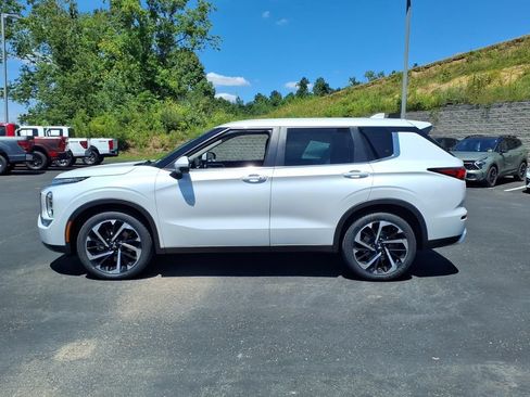 Used 2023 Mitsubishi Outlander SE AWD/4WD image 5
