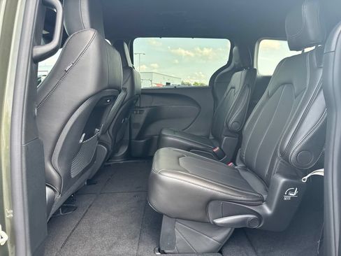 New 2027 Chrysler Pacifica Select AWD/4WD image 5
