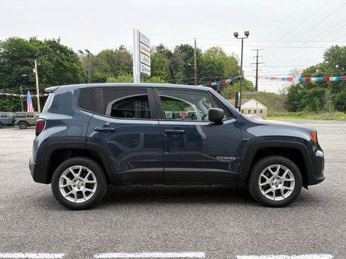 Used 2023 Jeep Renegade Latitude AWD/4WD image 6