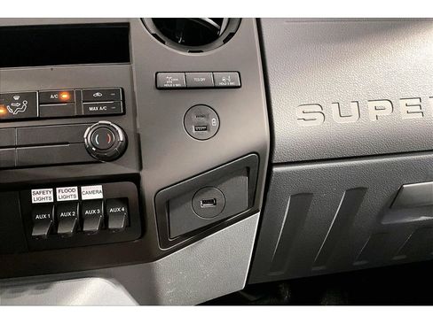 Used 2023 Ford F750 2WD Regular Cab Super Duty image 29