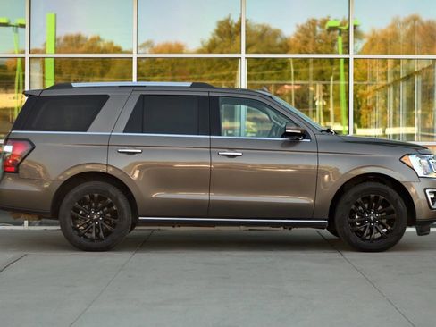 Used 2019 Ford Expedition Limited w/ Equipment Group 301A AWD/4WD image 9