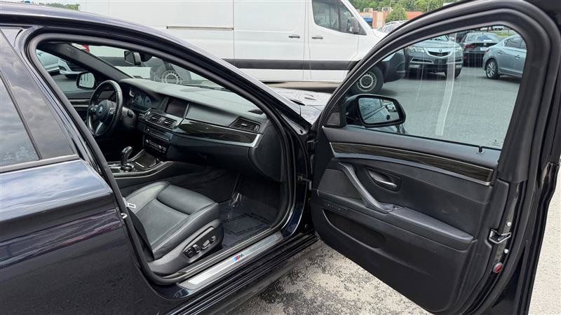Used 2016 BMW 550i xDrive Sedan AWD/4WD image 35