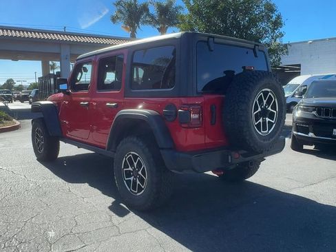 Used 2025 Jeep Wrangler Unlimited Rubicon w/ Convenience Group AWD/4WD image 8