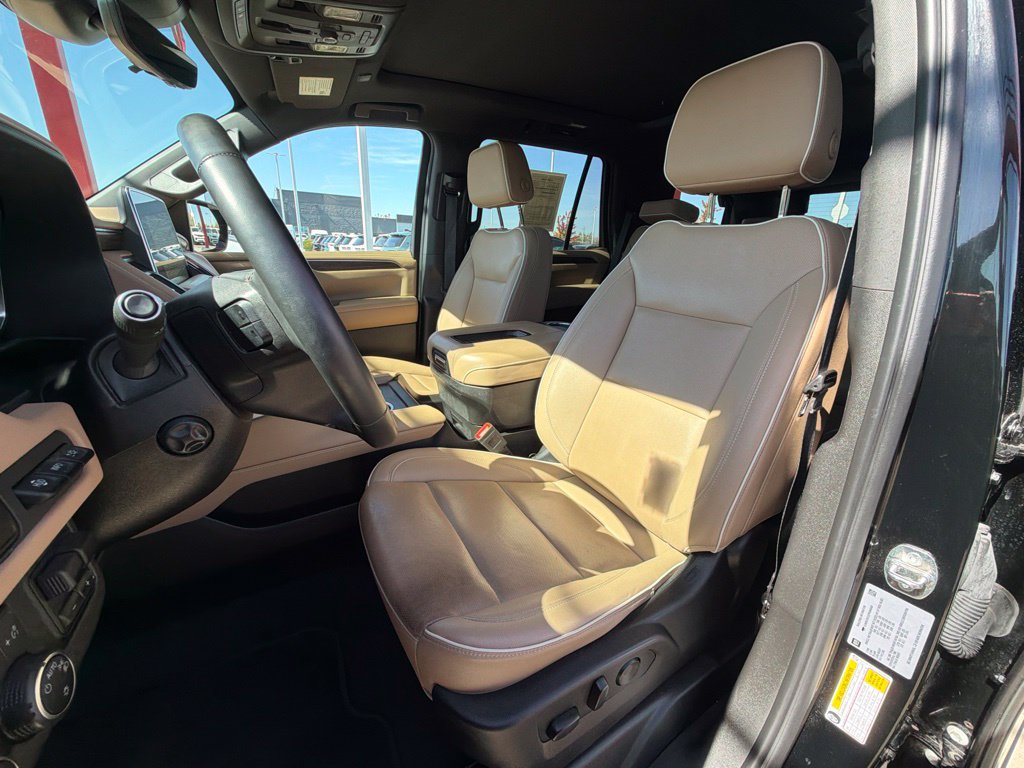 Used 2023 Chevrolet Tahoe Premier AWD/4WD image 12