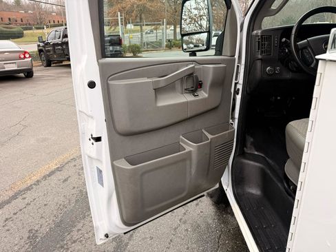 Used 2021 Chevrolet Express 3500 w/ Power Convenience Package image 9