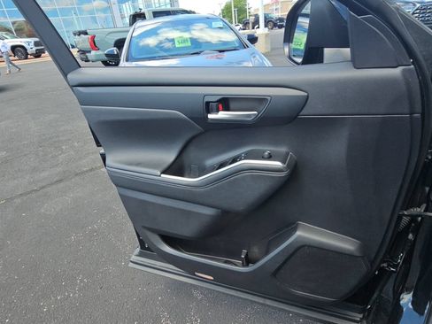 Used 2023 Toyota Highlander XSE AWD/4WD image 24