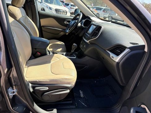 Used 2016 Jeep Cherokee Limited w/ Luxury Group image 16