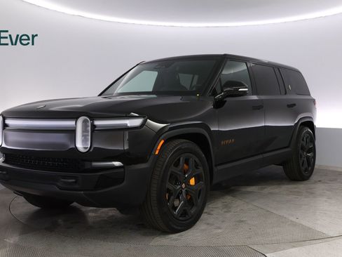 Used 2025 Rivian R1S Premium AWD/4WD image 2