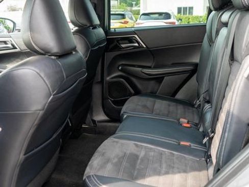 Used 2023 Mitsubishi Outlander SE AWD/4WD image 13
