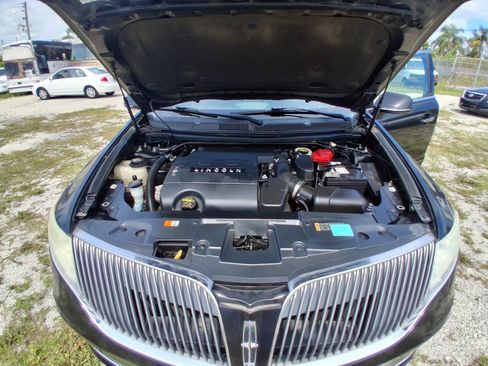 Used 2013 Lincoln MKT AWD image 25