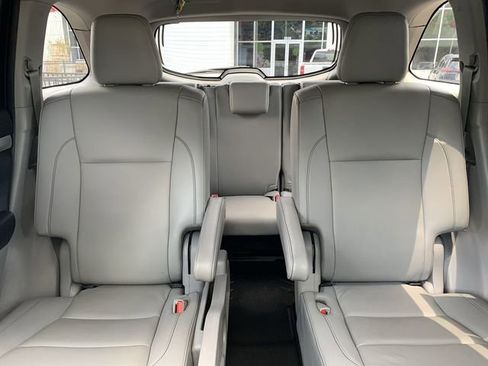 Certified 2019 Toyota Highlander XLE AWD/4WD image 31