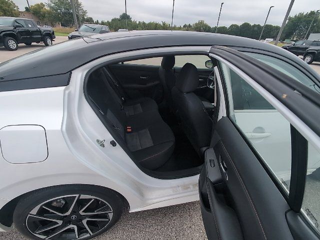 Used 2024 Nissan Sentra SR FWD image 4