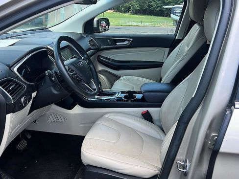 Used 2018 Ford Edge Titanium w/ Equipment Group 301A FWD image 17