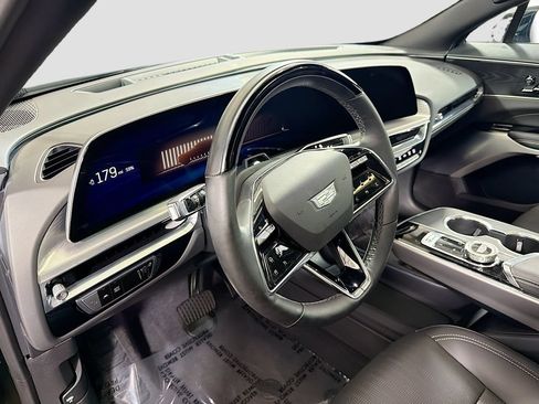 Used 2025 Cadillac Lyriq Luxury w/ LPO, Floor Liner Package AWD/4WD image 12