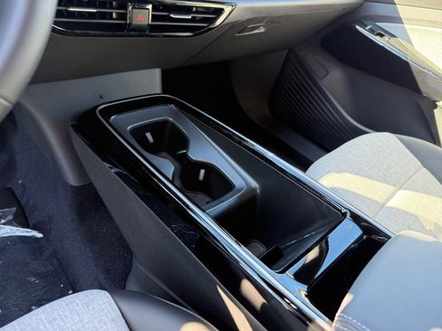 New 2025 Volkswagen ID.4 Pro image 13