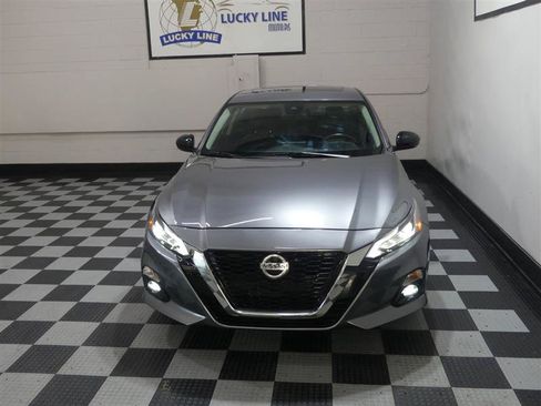 Used 2022 Nissan Altima 2.5 SR w/ Midnight Edition Package FWD image 3