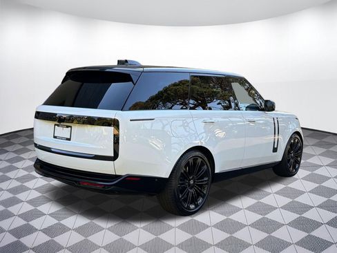 Used 2024 Land Rover Range Rover SE AWD/4WD image 9