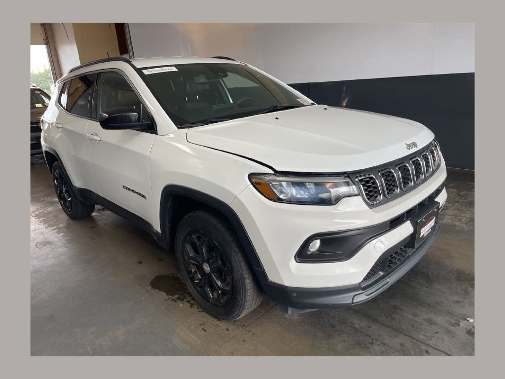 Used 2024 Jeep Compass Latitude AWD/4WD image 1