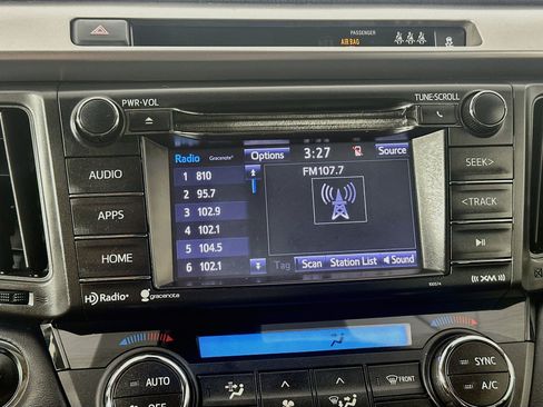 Used 2018 Toyota RAV4 XLE AWD/4WD image 21
