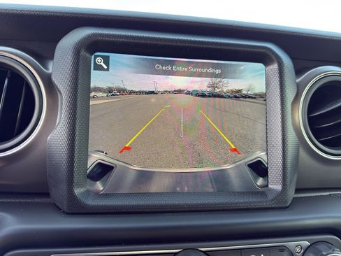 Used 2023 Jeep Gladiator Willys image 20