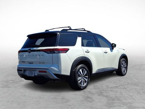 Used 2024 Nissan Pathfinder SL AWD/4WD image 6