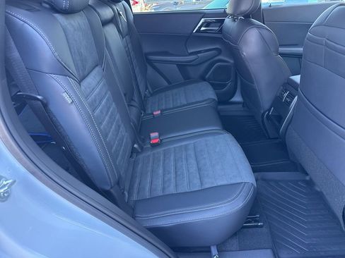New 2025 Mitsubishi Outlander SE image 26