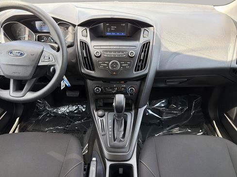 Used 2018 Ford Focus SE FWD image 14