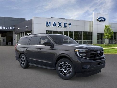 Used 2026 Ford Expedition Active image 7