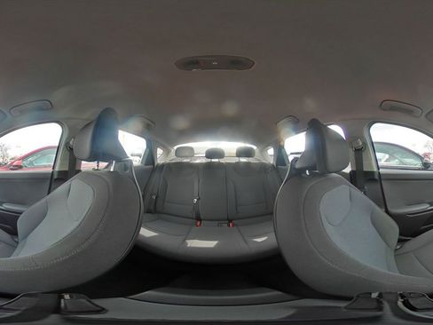 Used 2025 Kia K4 LXS image 41