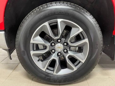 Used 2023 Chevrolet Silverado 1500 LT AWD/4WD image 7