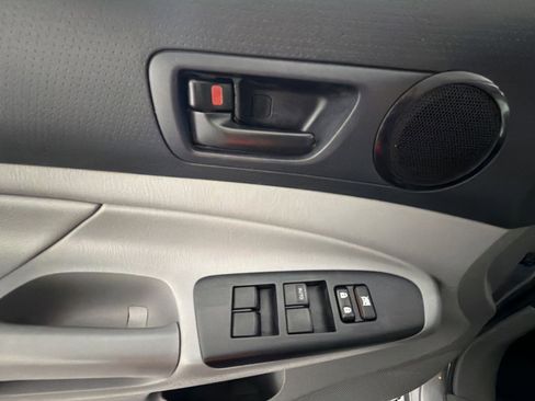 Used 2014 Toyota Tacoma PreRunner image 15