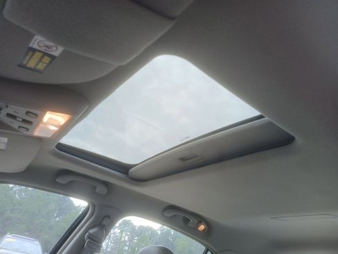 Used 2003 Lincoln Town Car Signature image 23