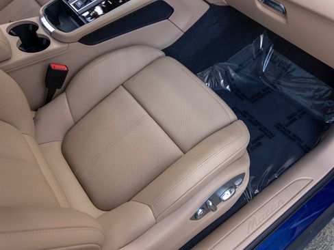 Certified 2026 Porsche Macan AWD/4WD image 53