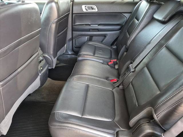 Used 2014 Ford Explorer XLT w/ Equipment Group 202A AWD/4WD image 21
