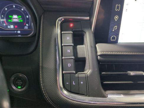 Used 2023 GMC Yukon SLT w/ SLT Luxury Package image 31