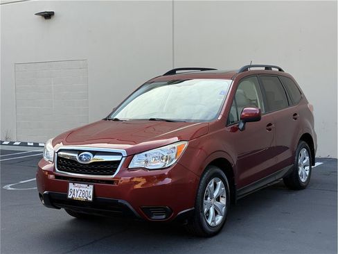 Used 2015 Subaru Forester 2.5i Premium w/ All-Weather Package AWD/4WD image 4