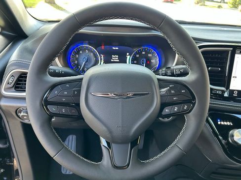 New 2026 Chrysler Pacifica Select w/ S Appearance Package image 18