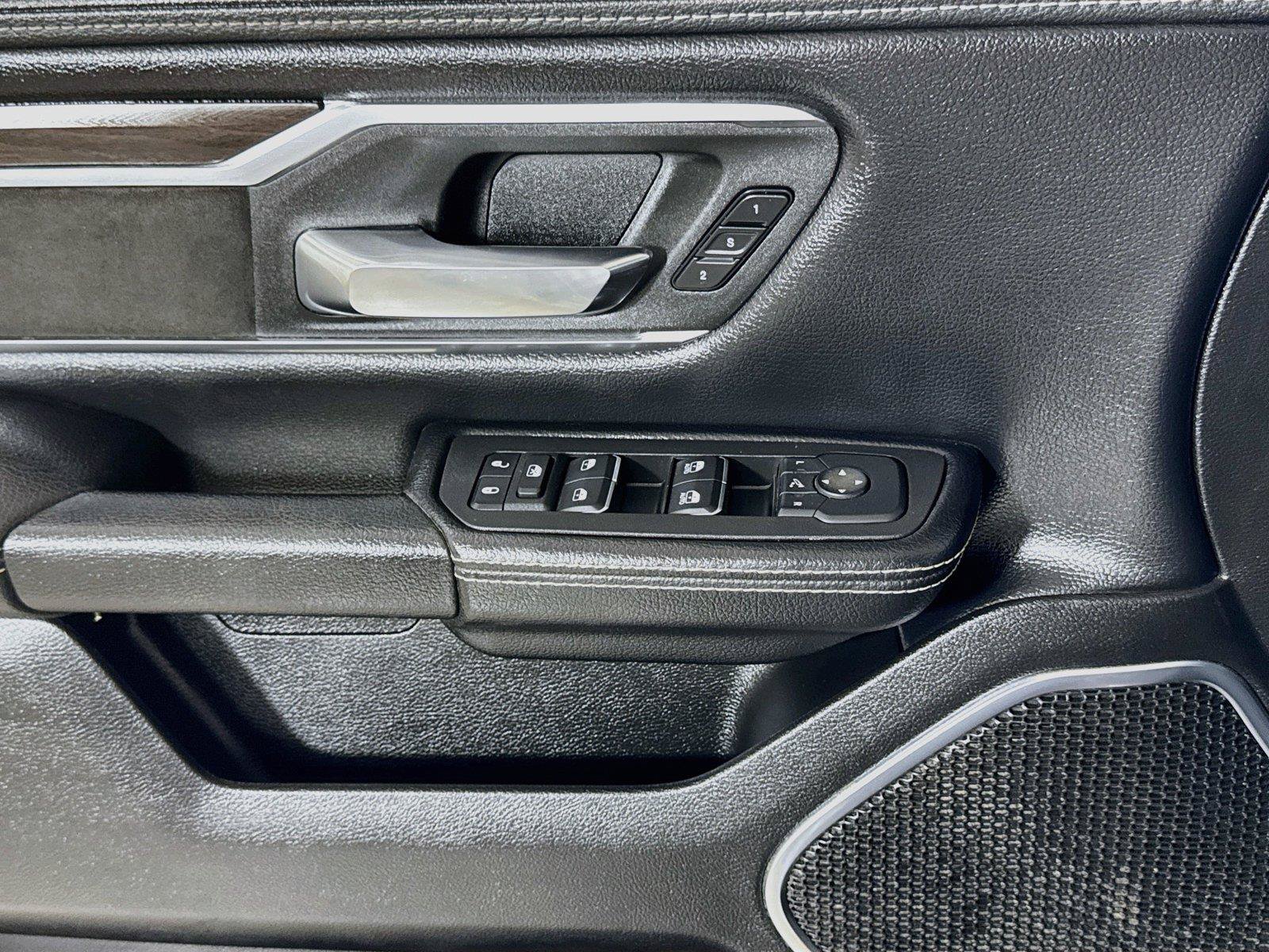 Used 2025 RAM 1500 Laramie AWD/4WD image 16