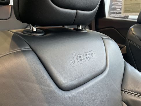 Used 2017 Jeep Cherokee High Altitude AWD/4WD image 38