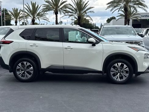 Used 2023 Nissan Rogue SV FWD image 2
