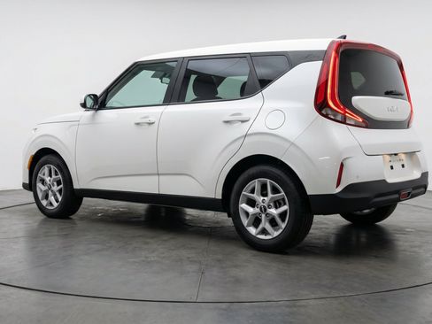 Used 2025 Kia Soul LX w/ LX Technology Package FWD image 6