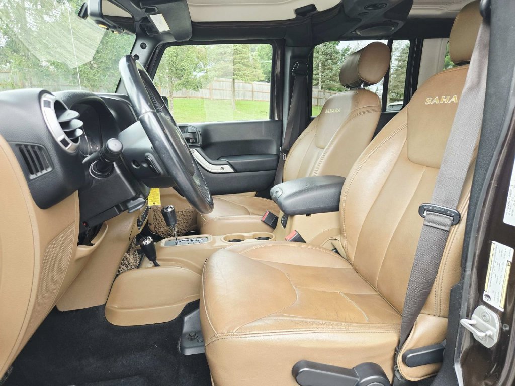 Used 2013 Jeep Wrangler Unlimited Sahara w/ Dual Top Group AWD/4WD image 11