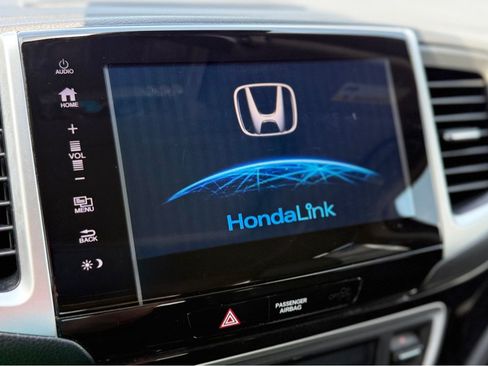 Used 2017 Honda Pilot Touring image 11