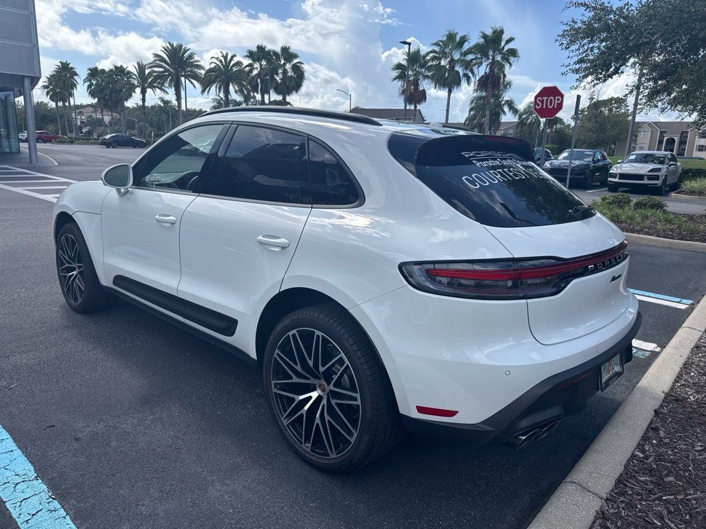 Certified 2026 Porsche Macan AWD/4WD image 3