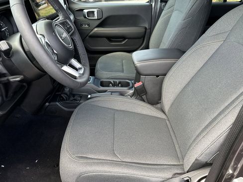 Used 2025 Jeep Wrangler Sahara 4xe image 14