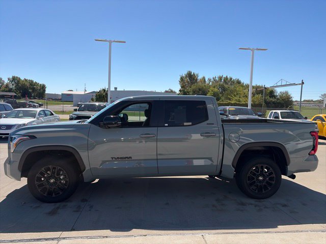 Used 2025 Toyota Tundra Limited AWD/4WD image 4